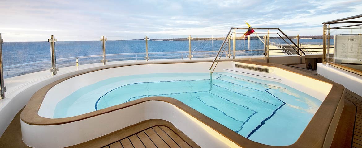 Croisières Celebrity Flora SunsetLounge Jacuzzi