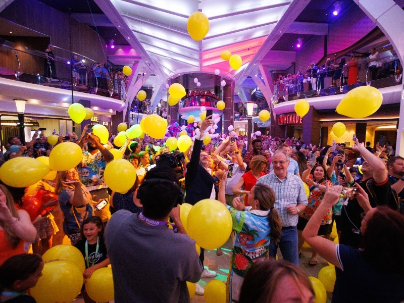 Croisière RCI Royal Caribbean Utopia of the Seas Royal Promenade