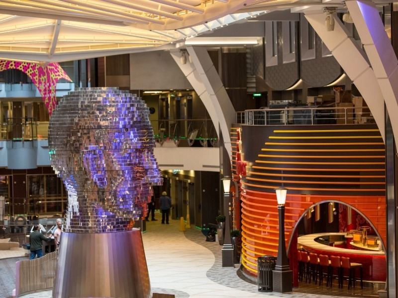 royal caribbean hero of the seas royal promenade