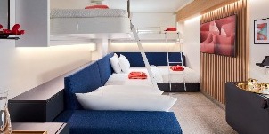 Virgin Voyages Scarlet Lady Intérieure Social